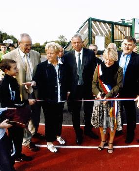 Coupure du ruban avec Mauricette FREHAUT, Maire de Saint-Aubin le 18 septembre 2010