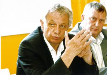 Jean-Luc PERAT lors de son intervention  Poix du Nord
